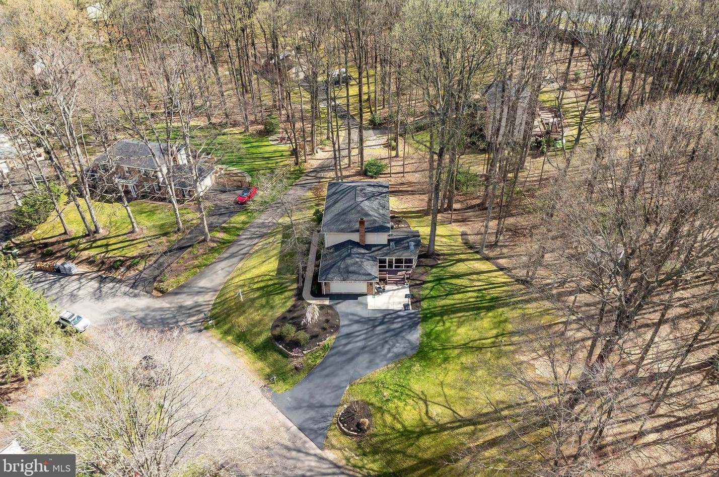 5719 Jonathan Mitchell Rd, Fairfax VA  22039-1402 exterior