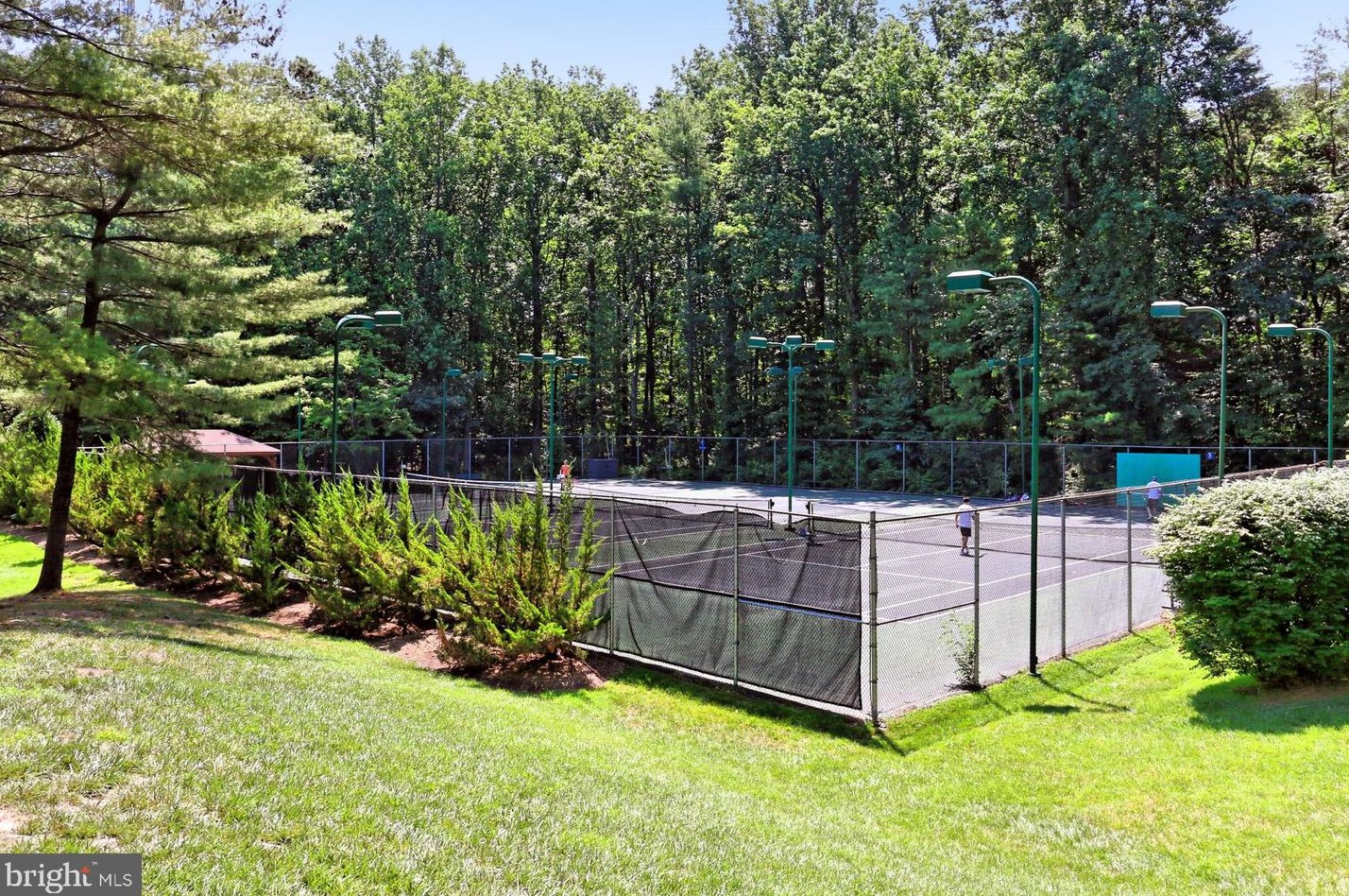 5719 Jonathan Mitchell Rd, Fairfax VA  22039-1402 exterior