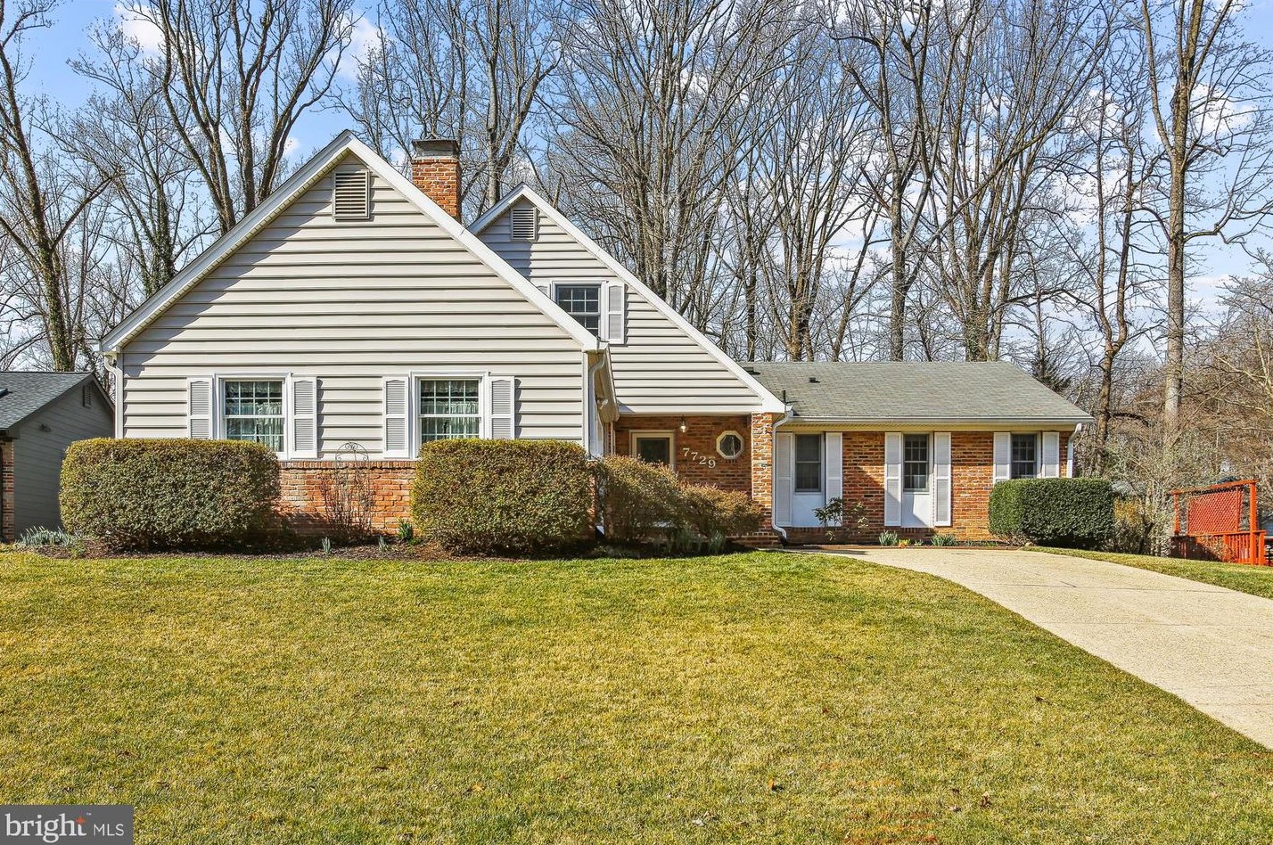 7729 Carrleigh Pkwy, Springfield, VA 22152