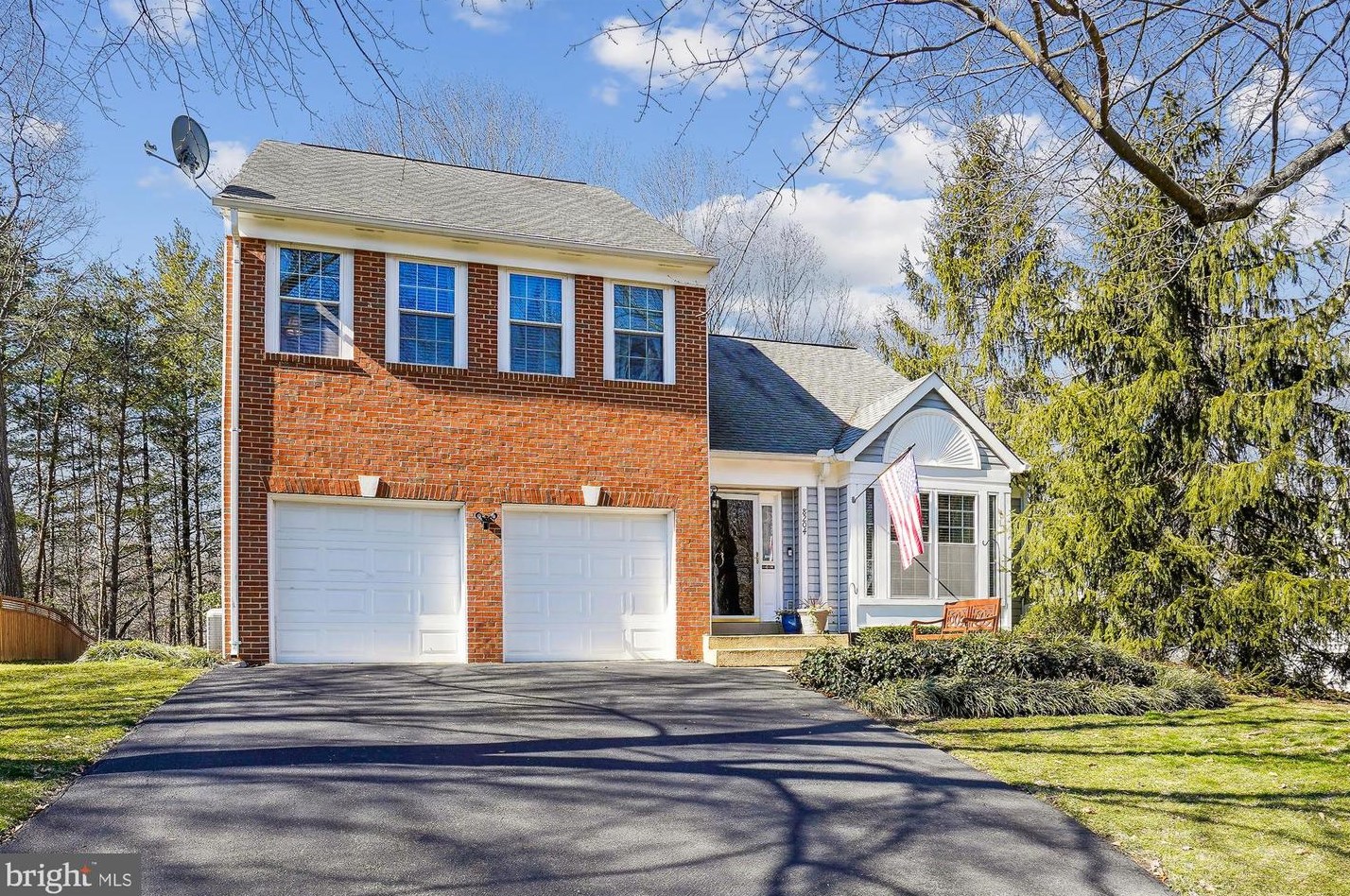 8204 Cherry Ridge Rd, Fairfax, VA 22039