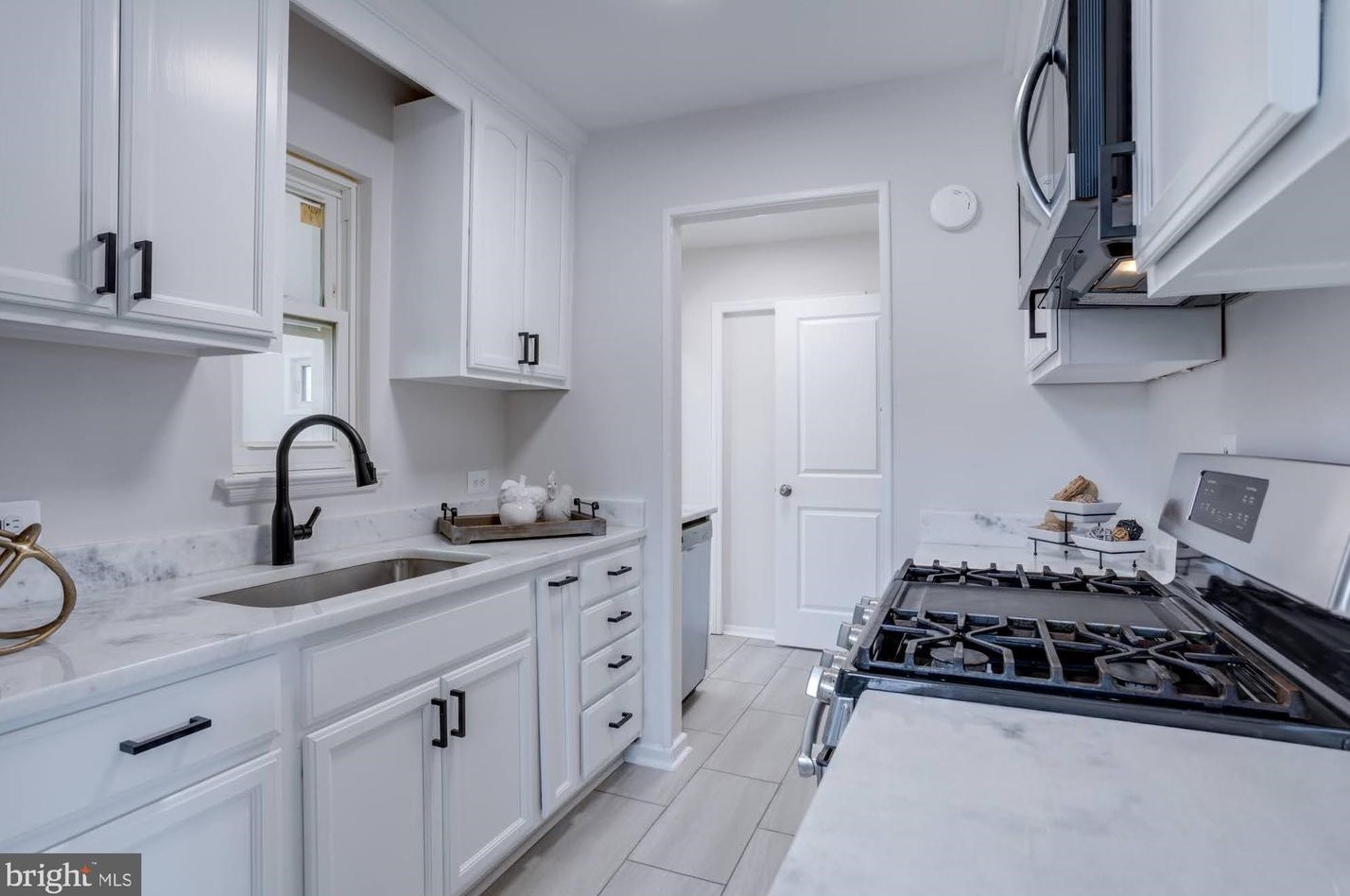 7032 Lee Park Ct, Falls Church VA  22042-3908 exterior