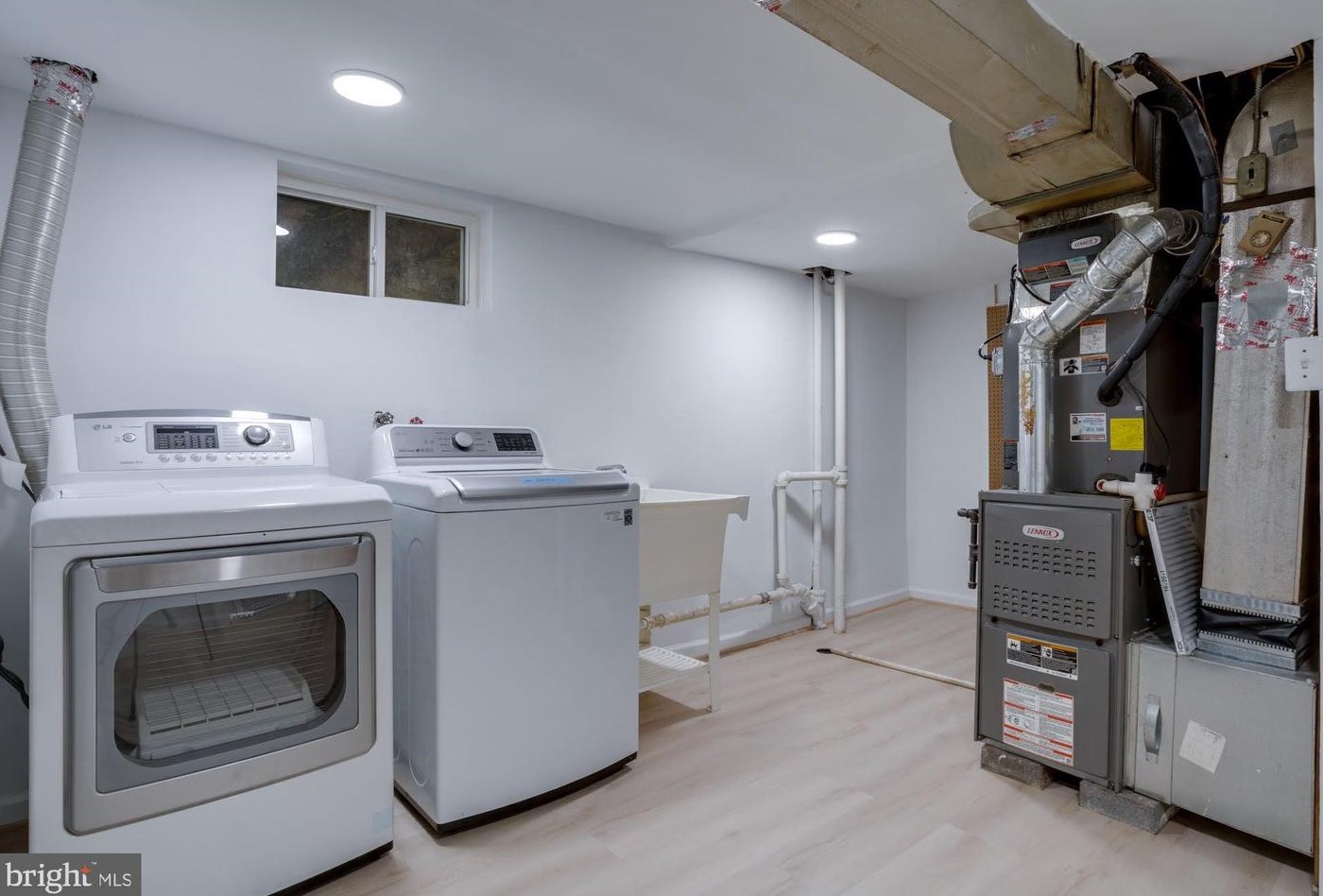 7032 Lee Park Ct, Falls Church VA  22042-3908 exterior