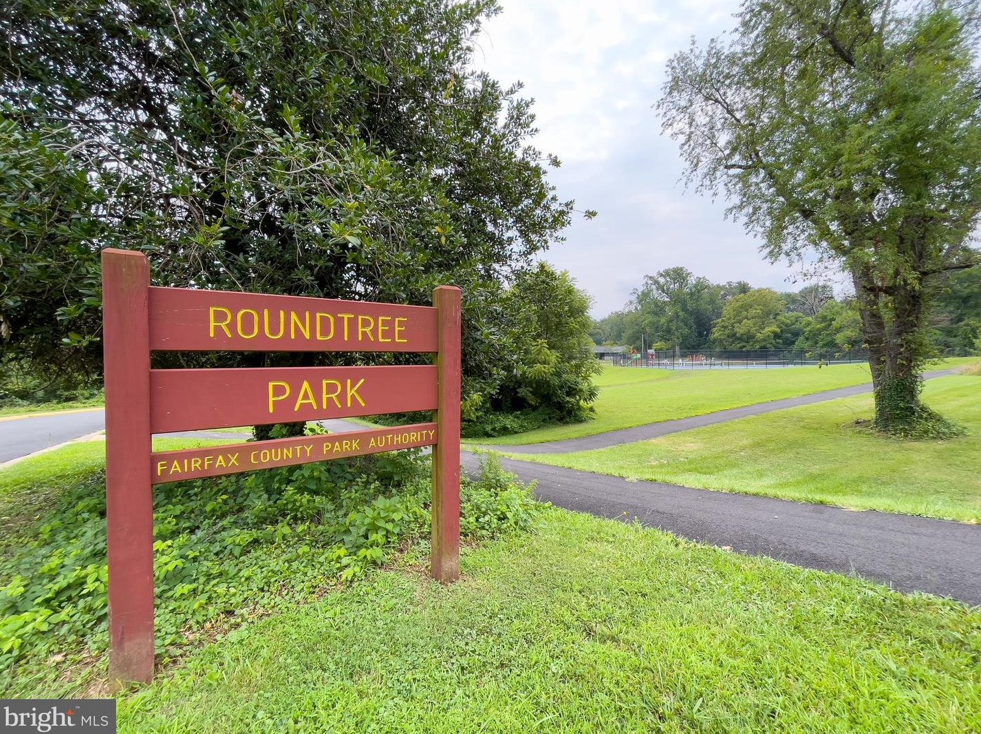 7032 Lee Park Ct, Falls Church VA  22042-3908 exterior