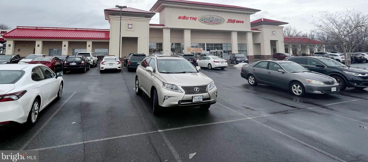 7032 Lee Park Ct, Falls Church VA  22042-3908 exterior