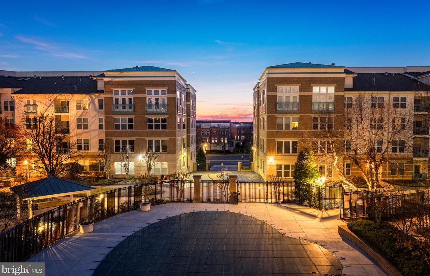 12000 Market St #335, Herndon, VA 20190
