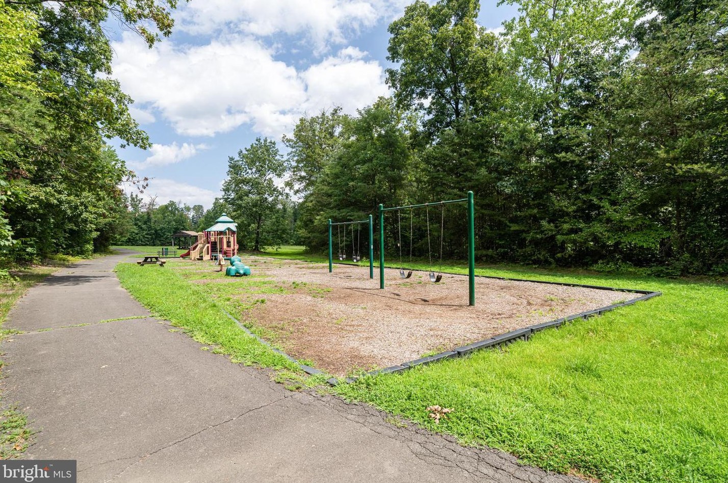 15206 Bannon Hill Ct, Fairfax VA  20151-1314 exterior