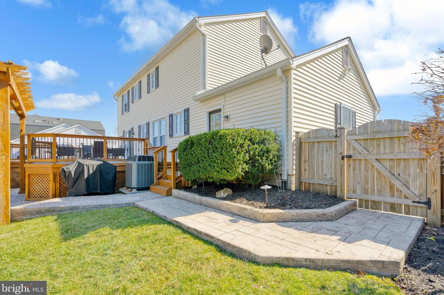 15206 Bannon Hill Ct, Fairfax VA  20151-1314 exterior