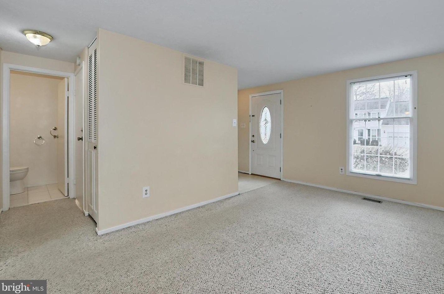 10746 Burr Oak Way, Springfield, VA 22015-2412