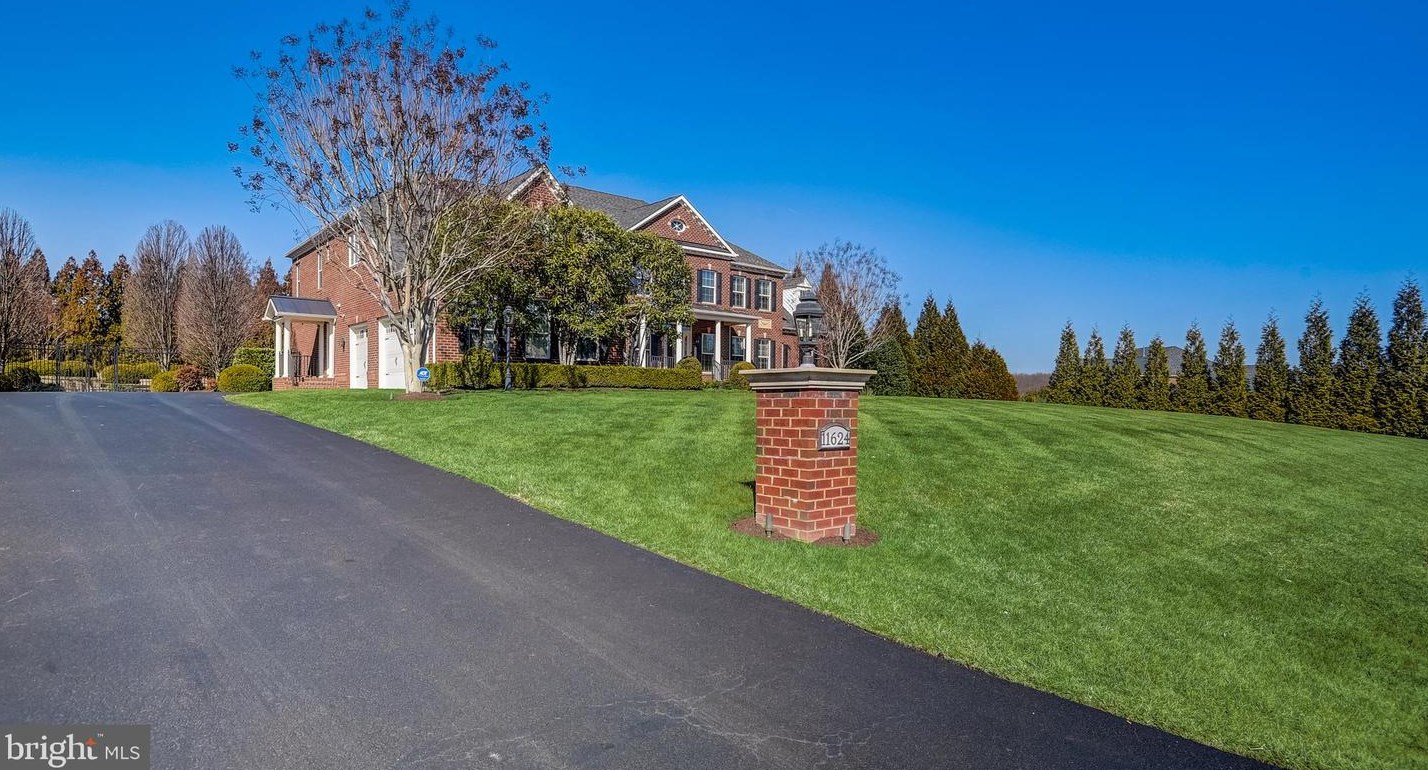 11624 Hunting Crest Ln, Vienna, VA 22182-1561