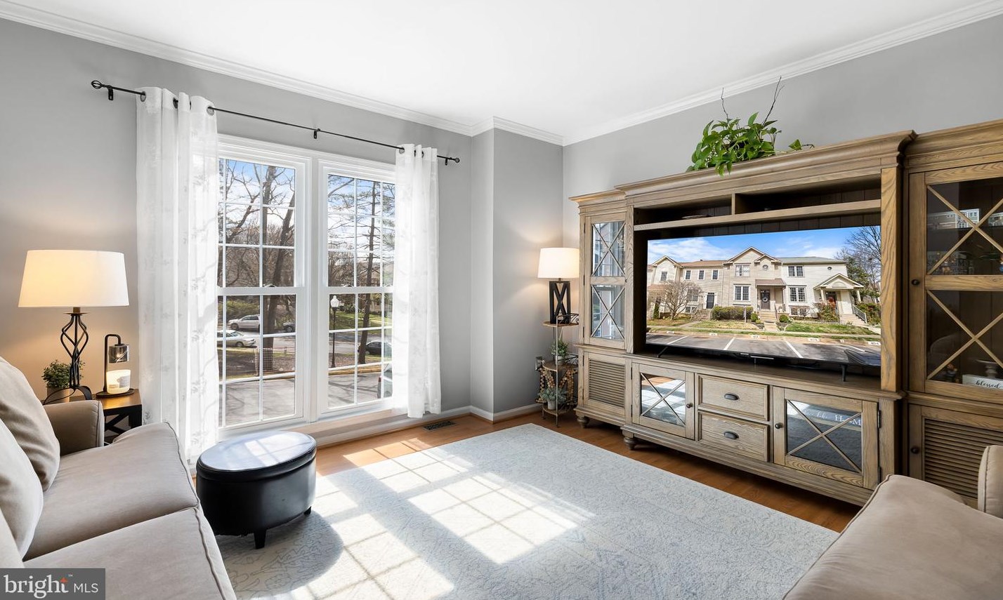 3875 Zelkova Ct, Fairfax, VA 22033