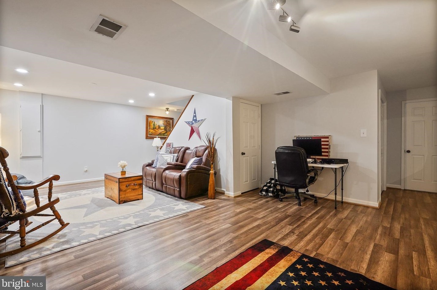 4888 Oakcrest Dr, Fairfax VA  22030-4570 exterior