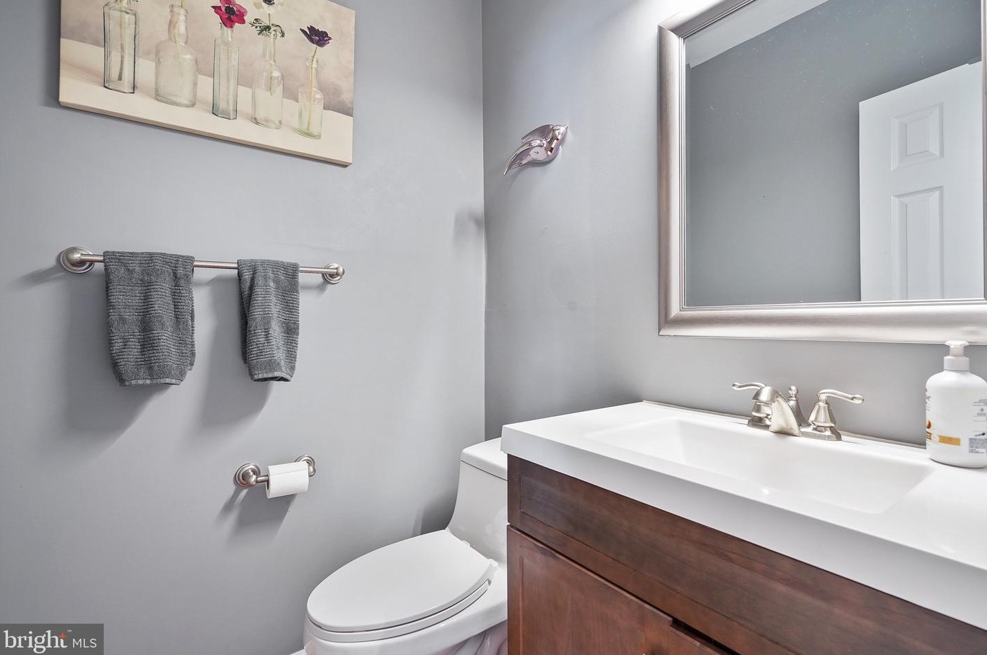 4888 Oakcrest Dr, Fairfax VA  22030-4570 exterior