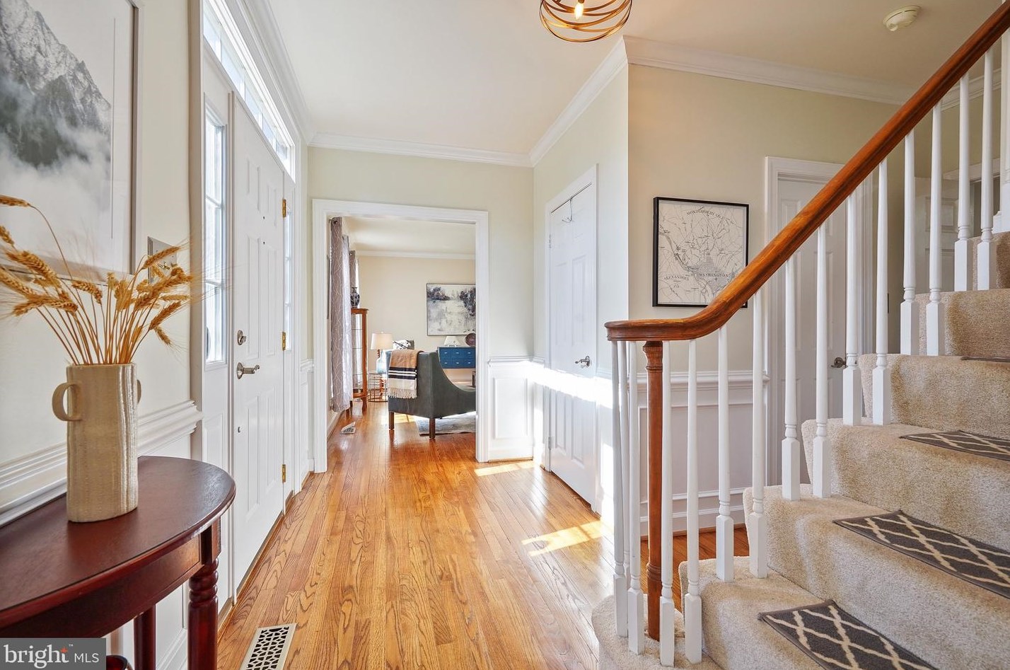 4888 Oakcrest Dr, Fairfax VA  22030-4569 exterior