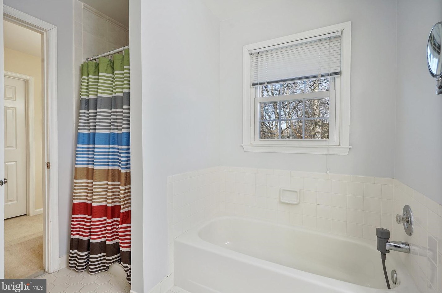 4888 Oakcrest Dr, Fairfax VA  22030-4570 exterior