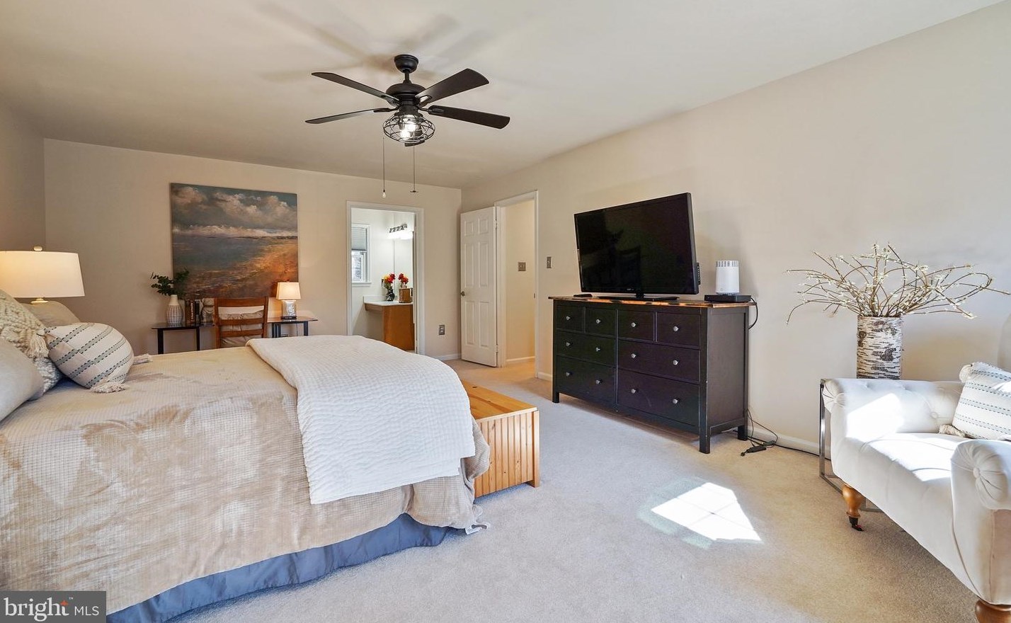 4888 Oakcrest Dr, Fairfax VA  22030-4570 exterior