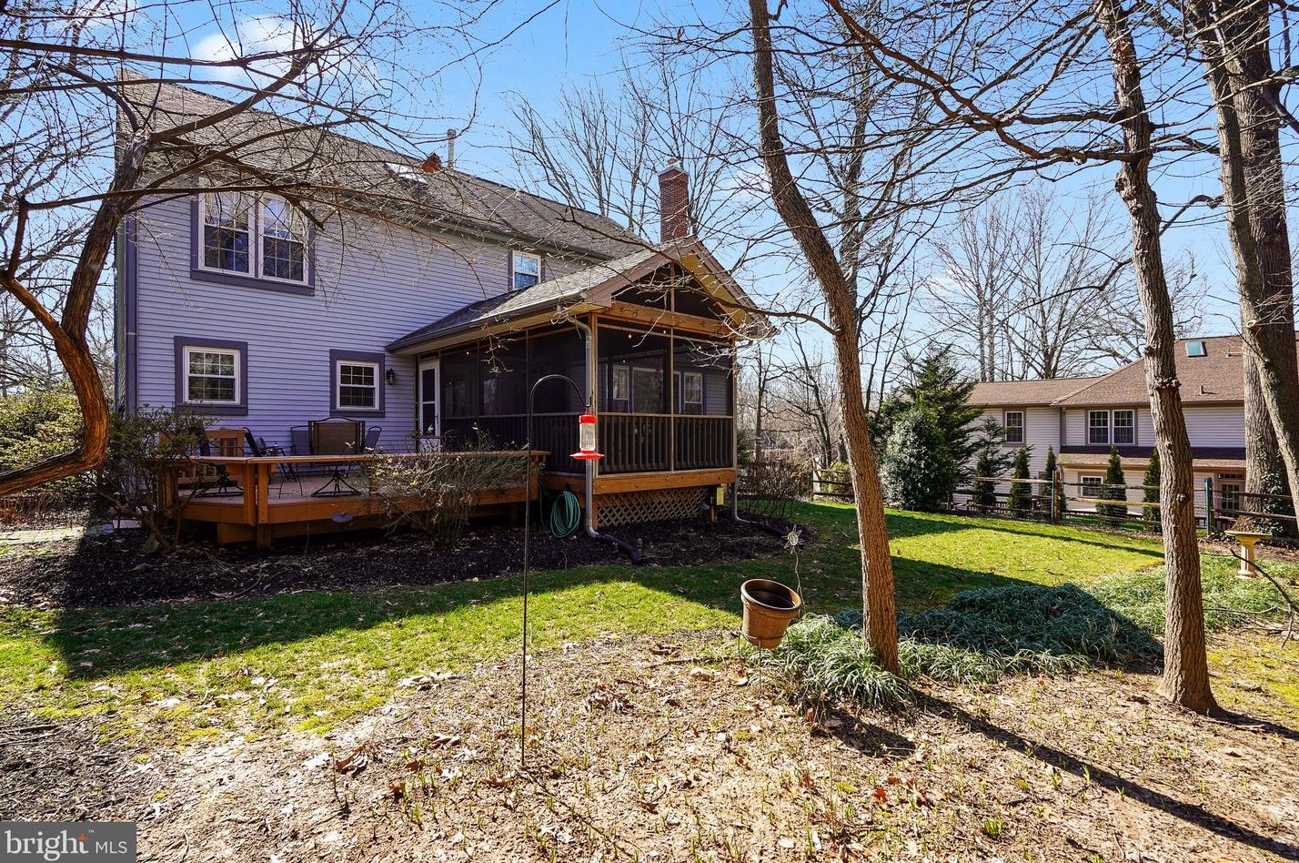 4888 Oakcrest Dr, Fairfax VA  22030-4570 exterior