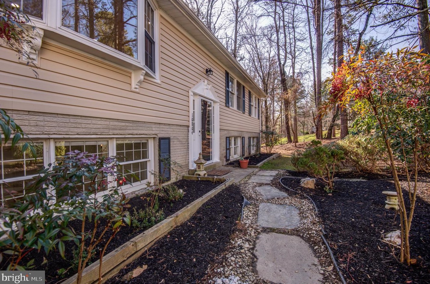 10804 Oldfield Dr, Herndon, VA 20191