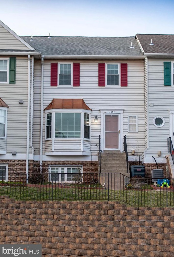 4054 Summer Hollow Ct, Fairfax, VA 20151-3542