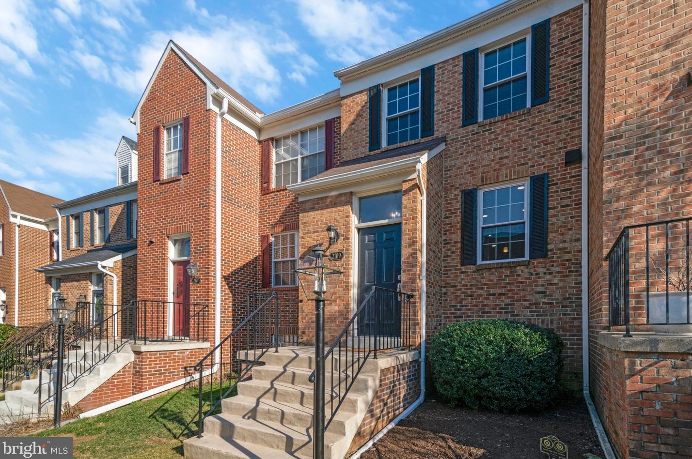 2109 Hutchison Grove Ct, Falls Church, VA 22043