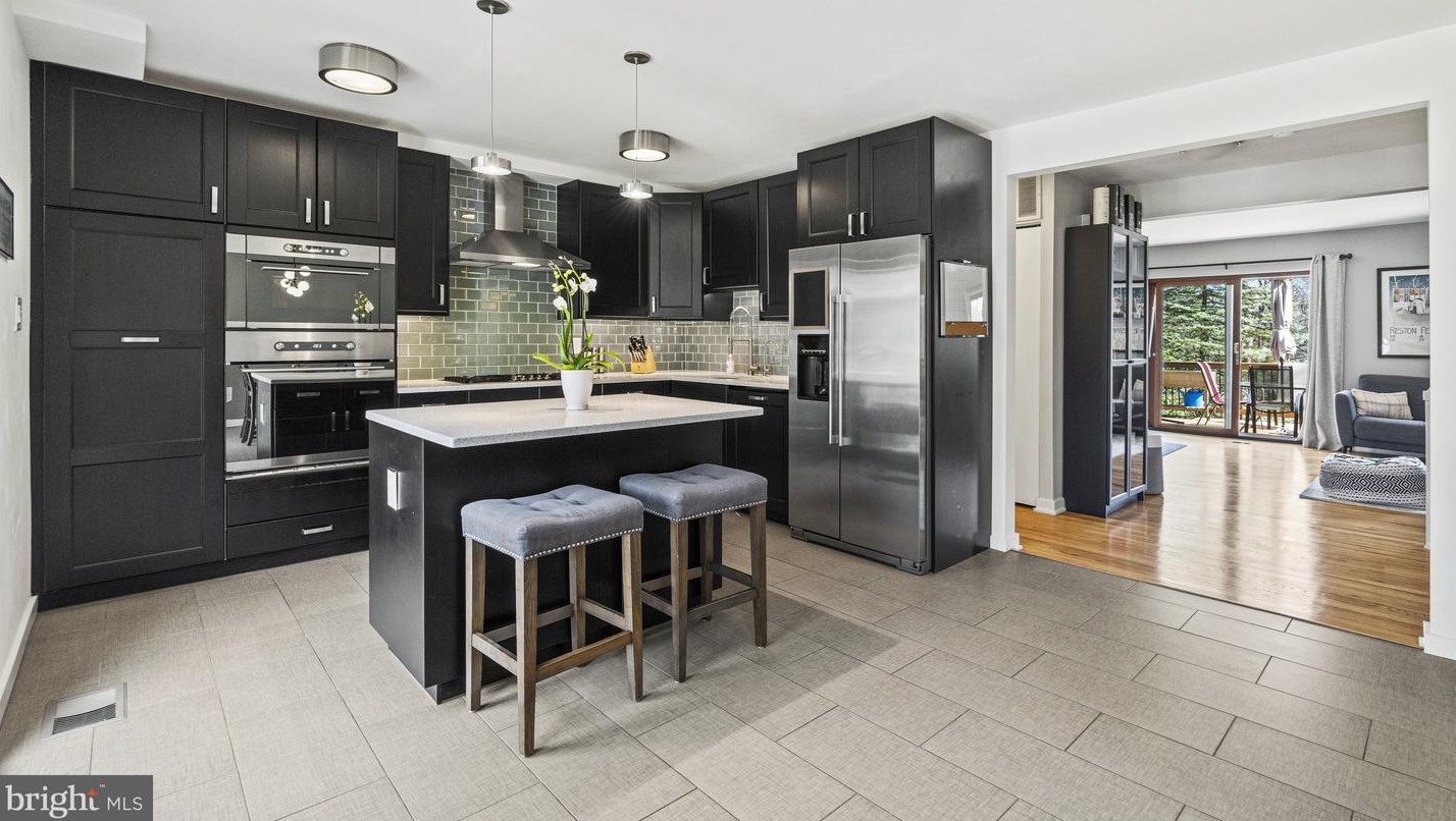 1642 Wainwright Dr, Herndon, VA 20190