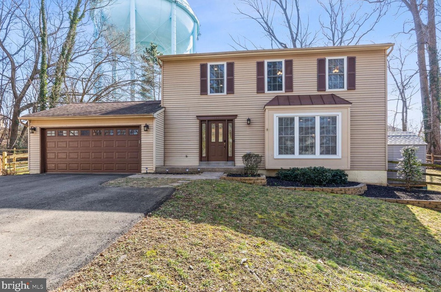 859 Moffett Forge Rd, Herndon, VA 20170