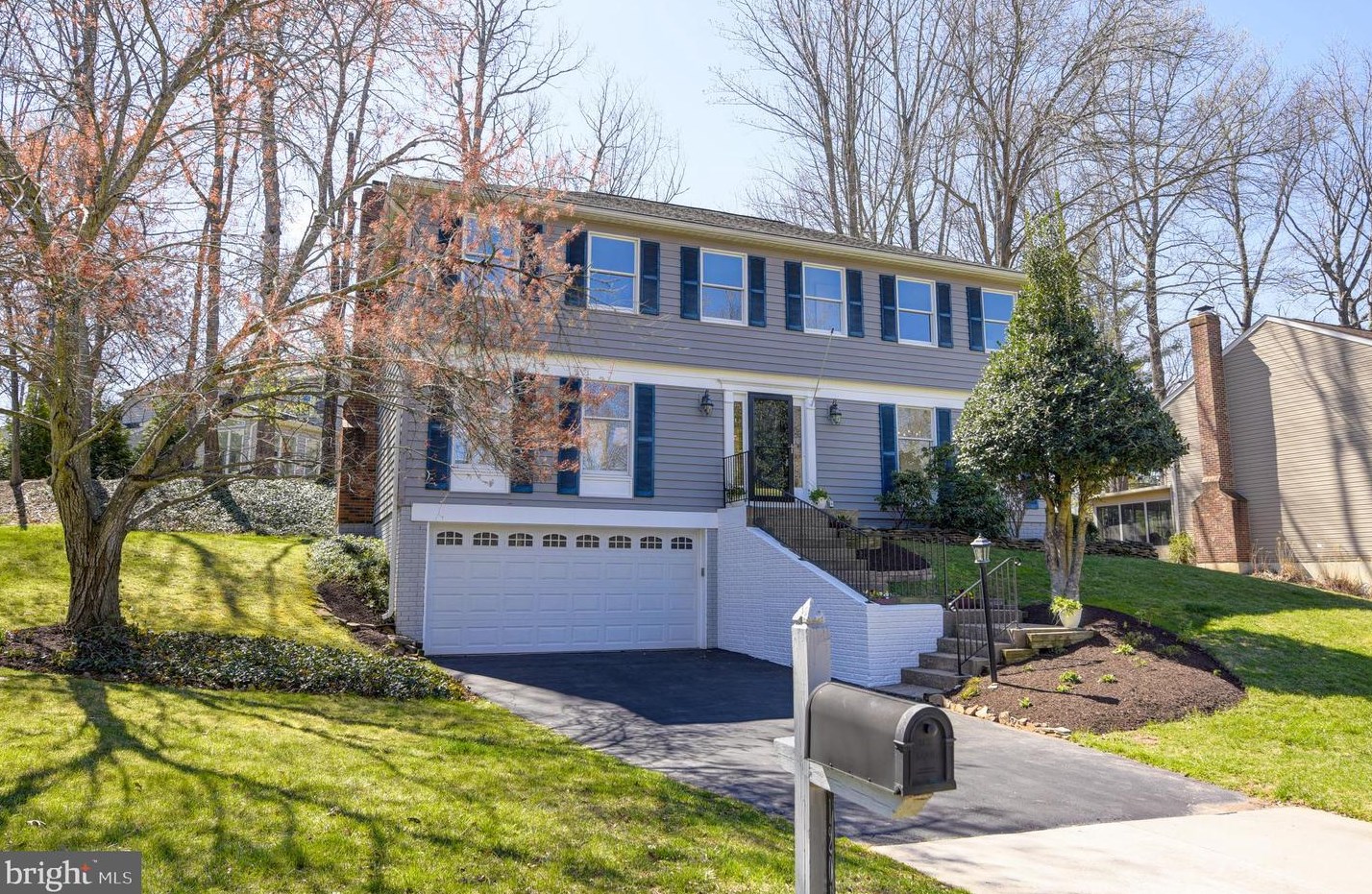 12015 Rosiers Branch Dr, Herndon, VA 20170