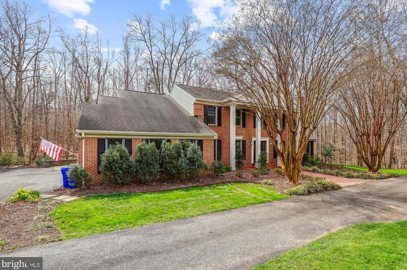 8730 Mountain Valley Rd, Fairfax, VA 22039-2823