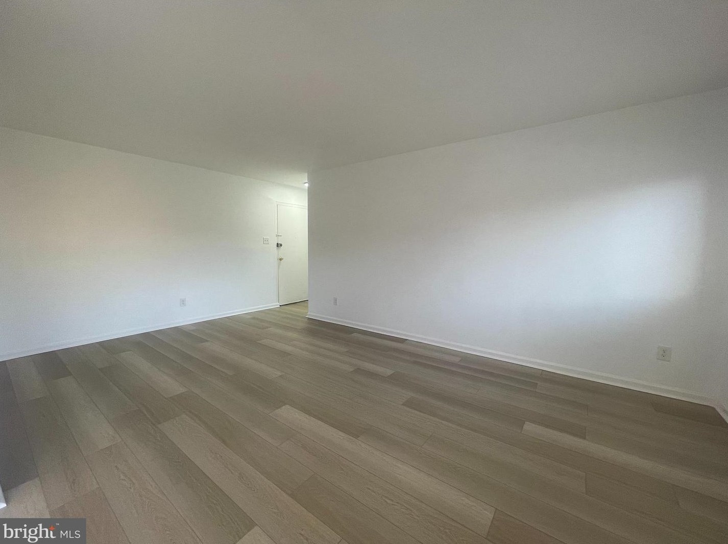 2901 Charing Cross Rd, Falls Church VA  22042-1169 exterior