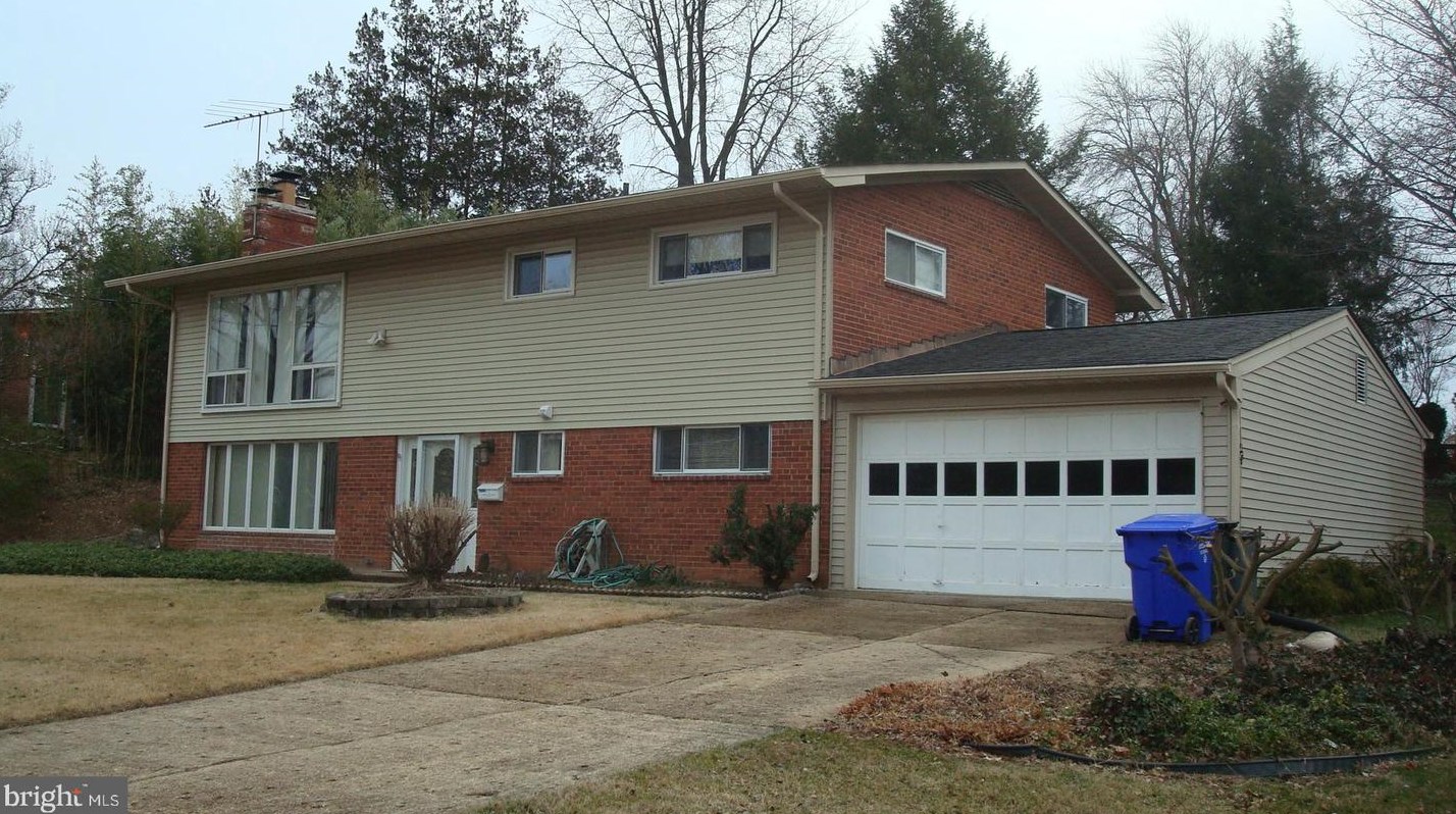 6713 Old Chesterbrook Rd, Mc Lean VA  22101-4405 exterior