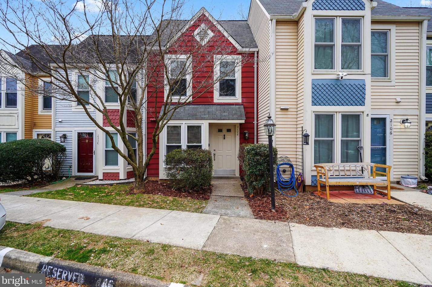 2108 Whisperwood Glen Ln, Herndon, VA 20191