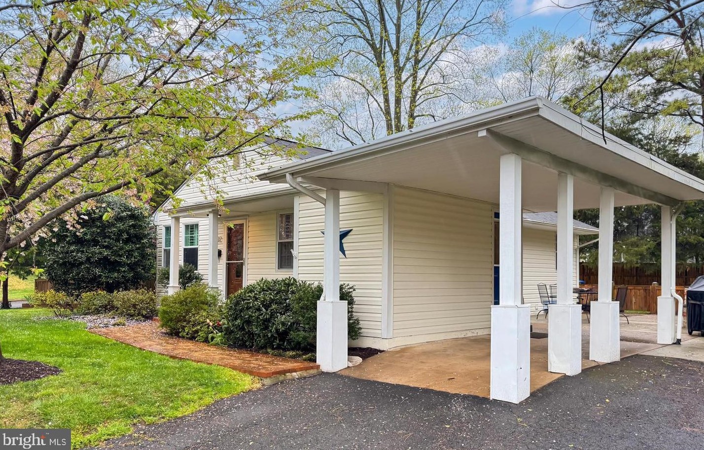 3002 Rosemary Ln, Falls Church, VA 22042