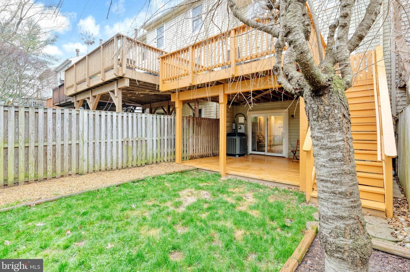 9871 Burke Pond Ct, Springfield VA  22015-2955 exterior