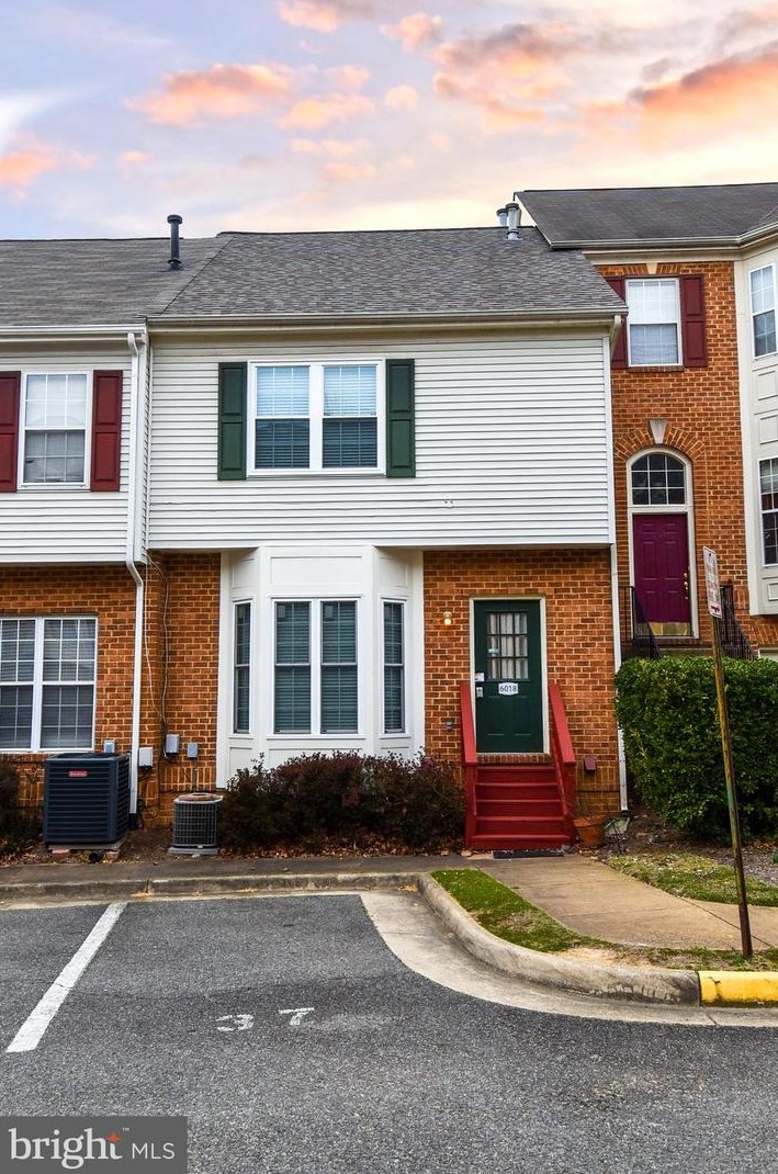 6018 Madison Overlook Ct, Falls Church, VA 22041