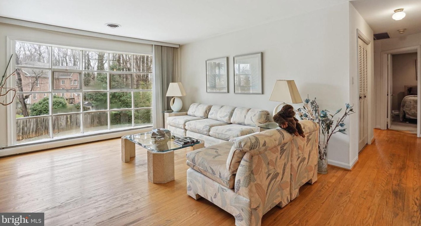 7048 Wardell St, Annandale, VA 22003