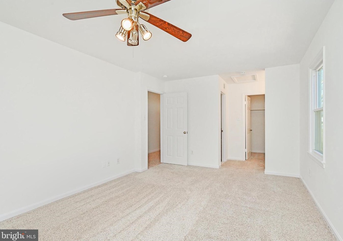 9212 Lake Braddock Dr, Springfield VA  22015-2029 exterior