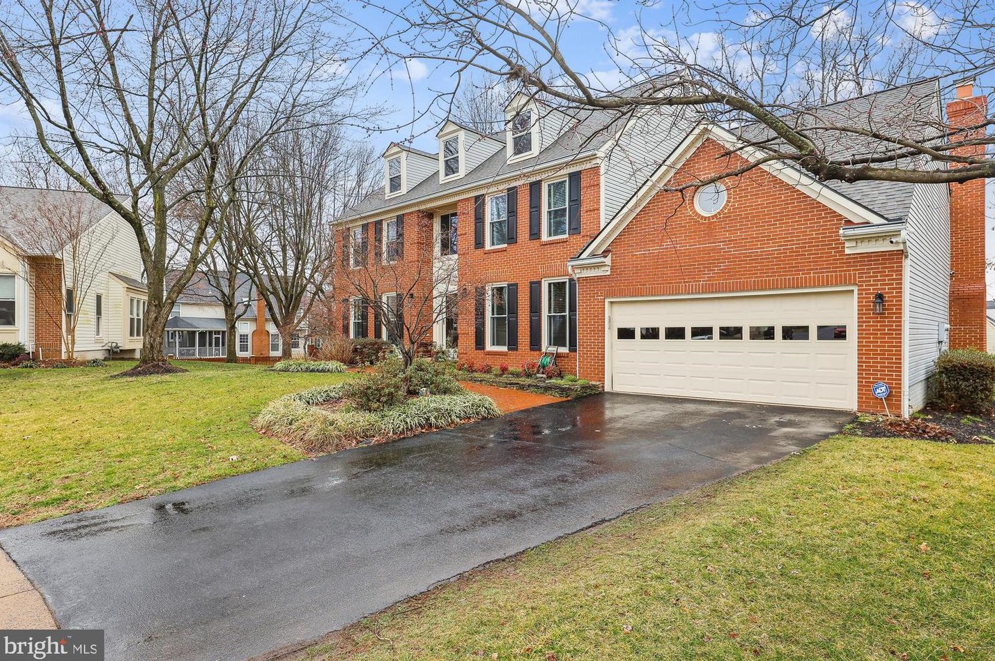 1407 Rainbow Ct, Herndon, VA 20170