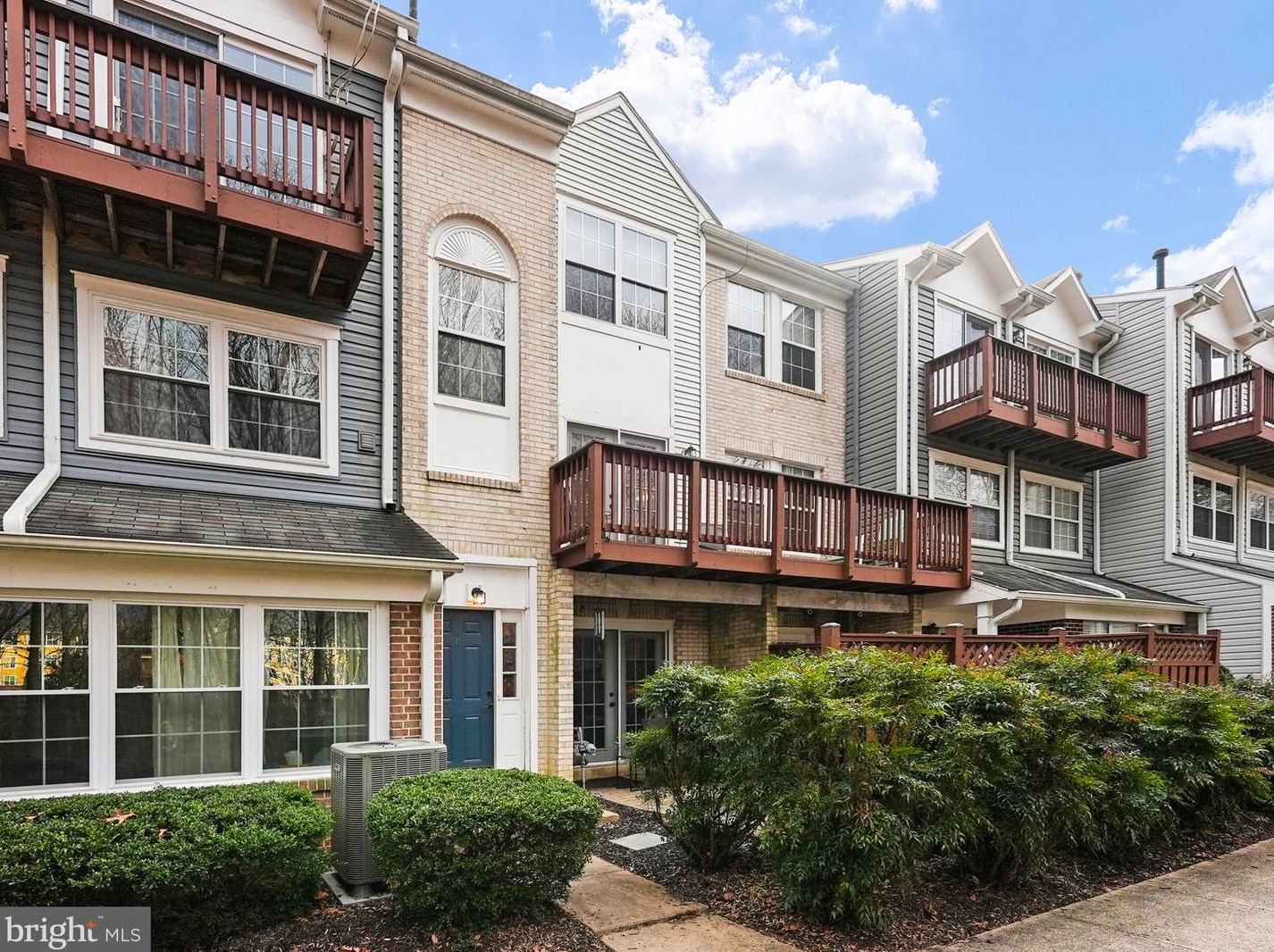 11734 Rockaway Ln, Fairfax, VA 22030-7940