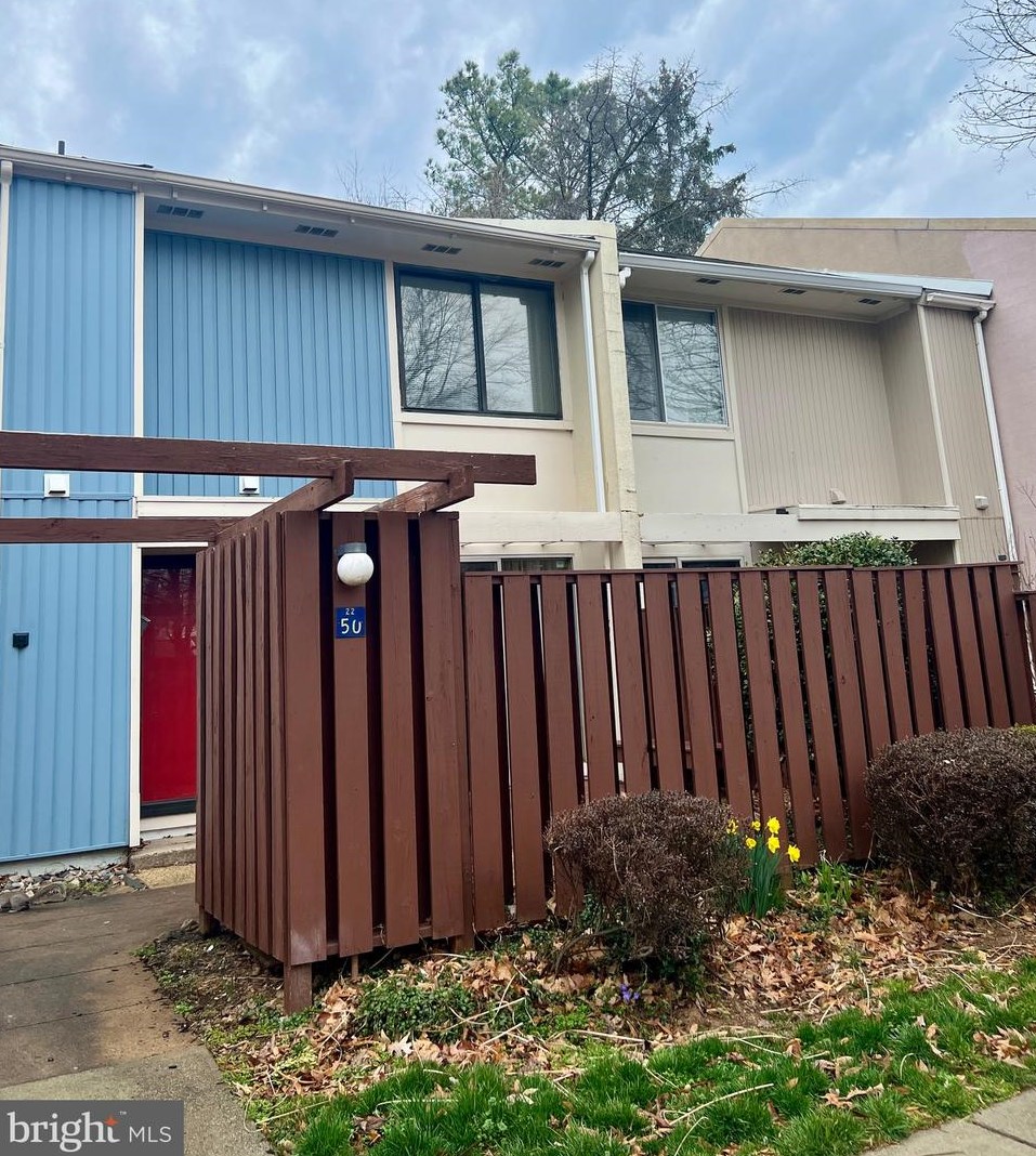 2250 Southgate Sq, Herndon, VA 20191