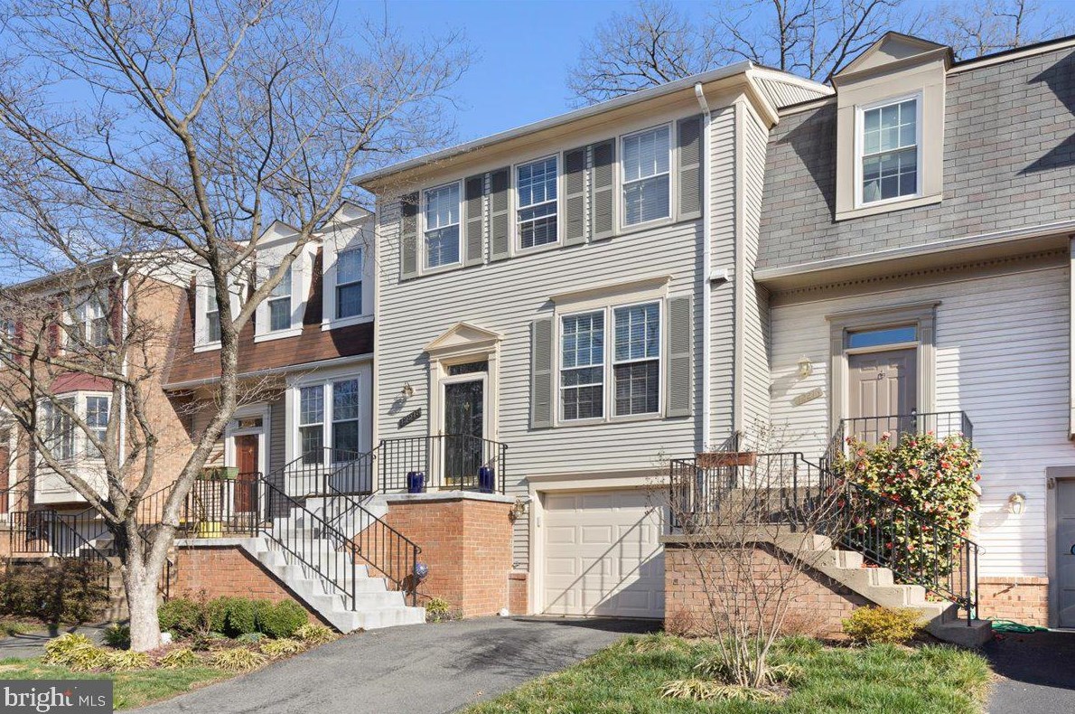 12218 Apple Orchard Ct, Fairfax, VA 22033-2815