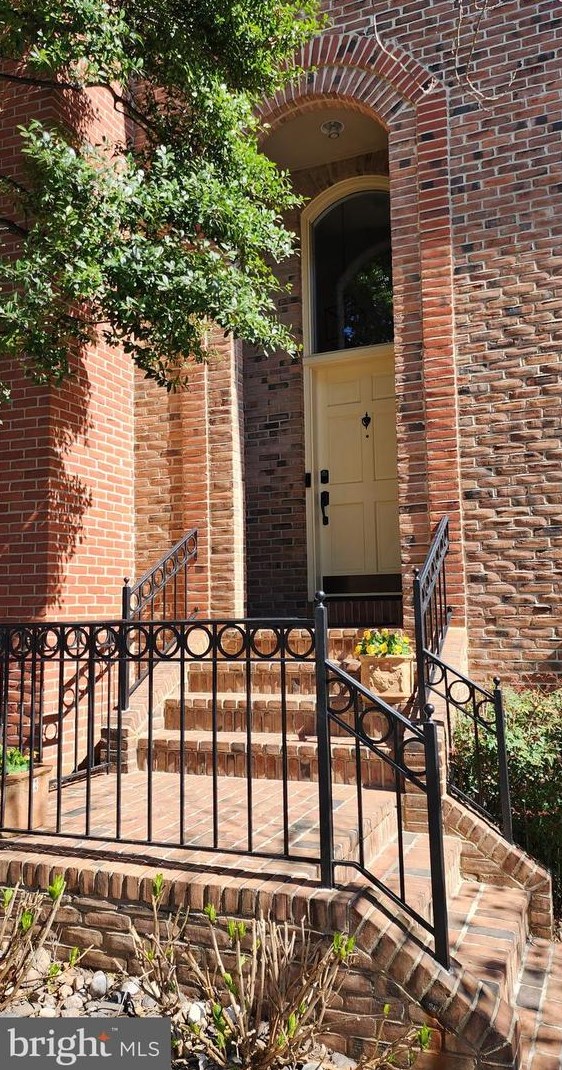 11558 Hemingway Dr, Herndon, VA 20194