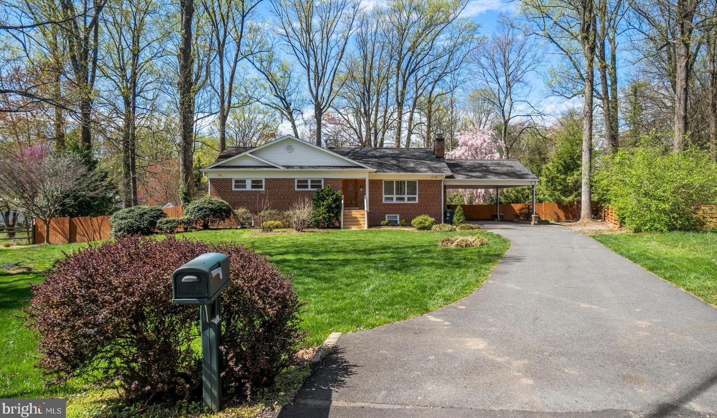 11719 Briggs Ct, Fairfax VA  22030-5703 exterior