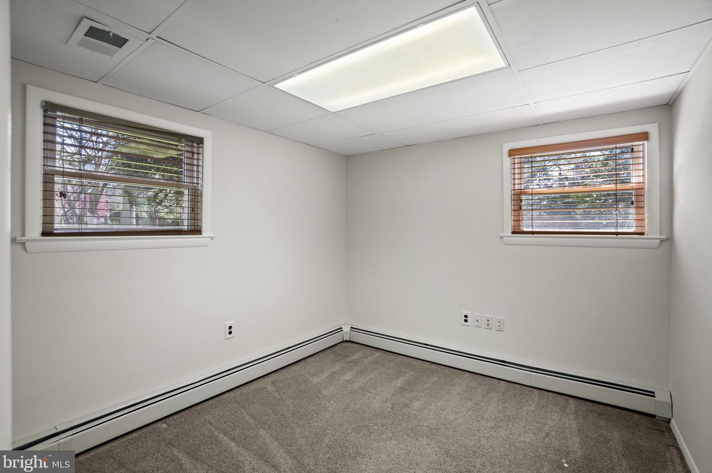 11719 Briggs Ct, Fairfax VA  22030-5703 exterior