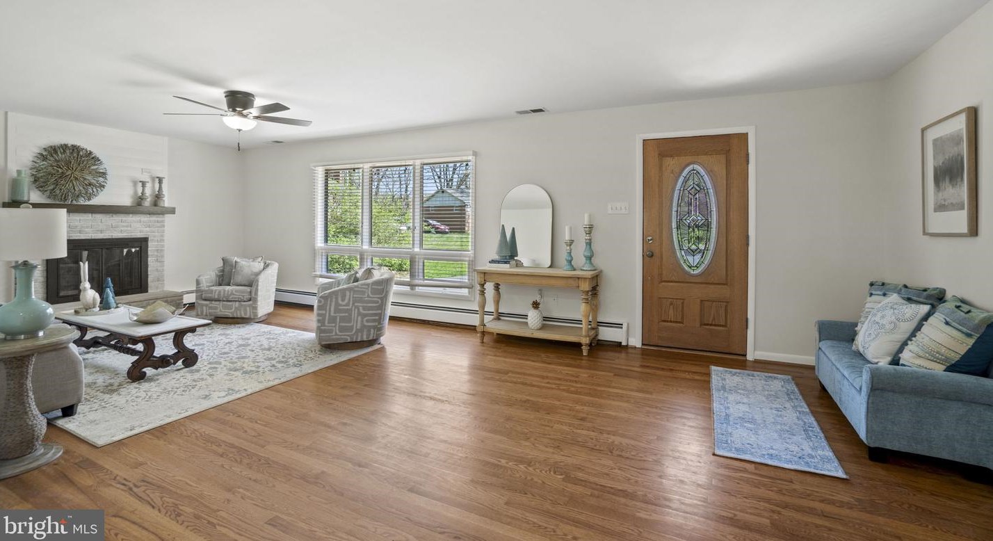 11719 Briggs Ct, Fairfax VA  22030-5703 exterior