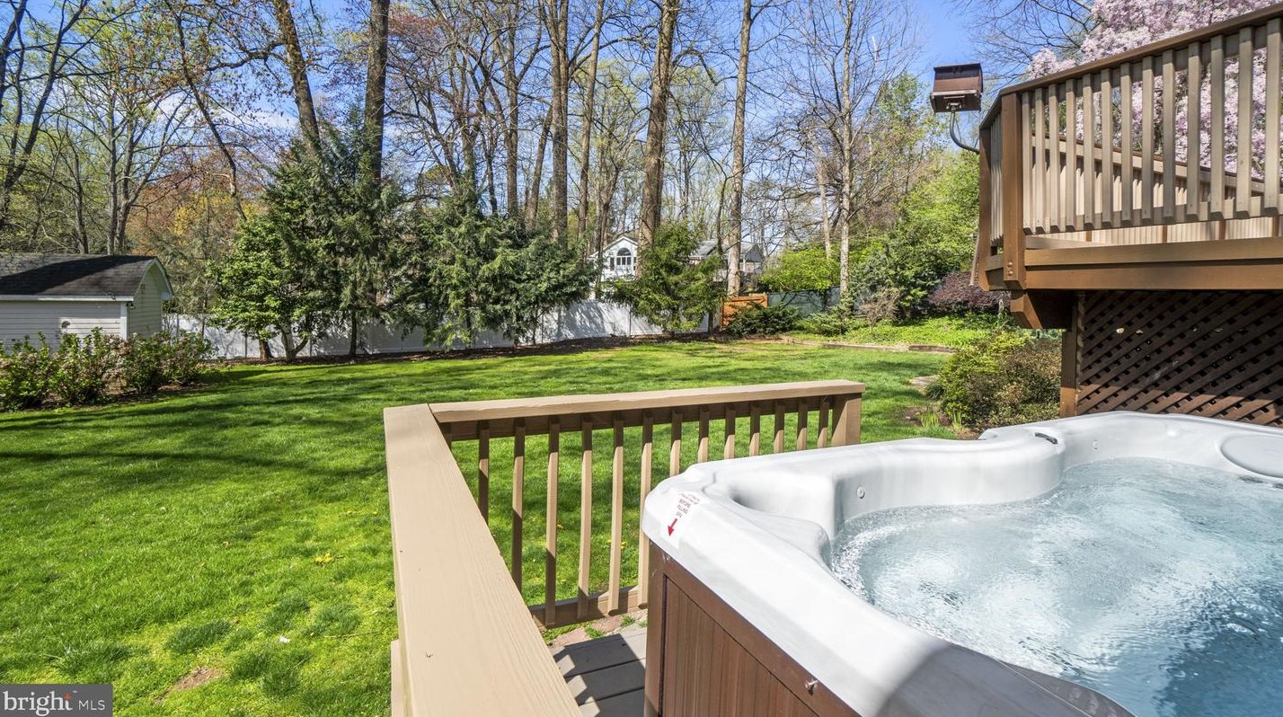 11719 Briggs Ct, Fairfax VA  22030-5703 exterior