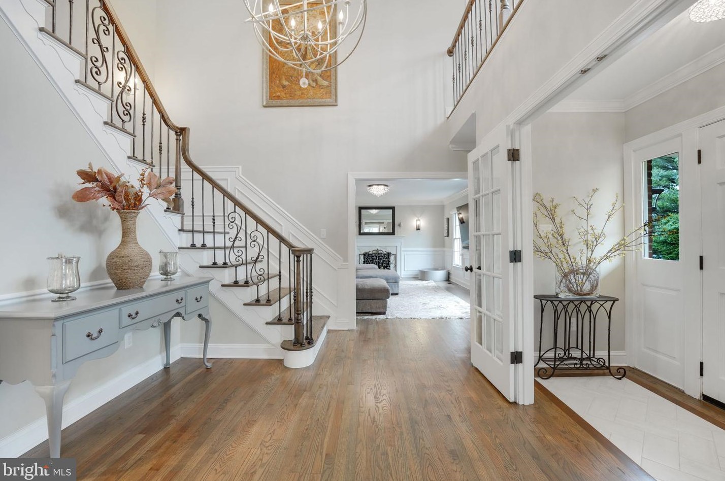9425 Lakeside Dr, Vienna, VA 22182-2048