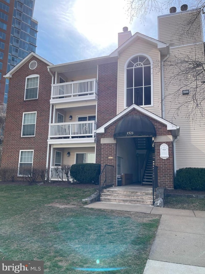 1521 Lincoln Way, Mc Lean VA  22102-5812 exterior