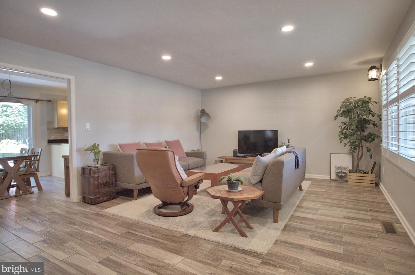 4110 Majestic Ln, Fairfax, VA 22033-3100