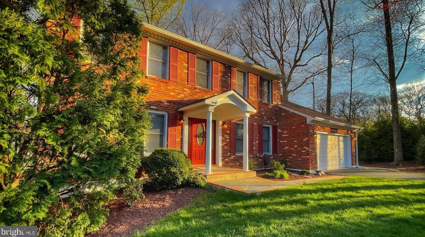 1955 Weybridge Ln, Herndon, VA 20191