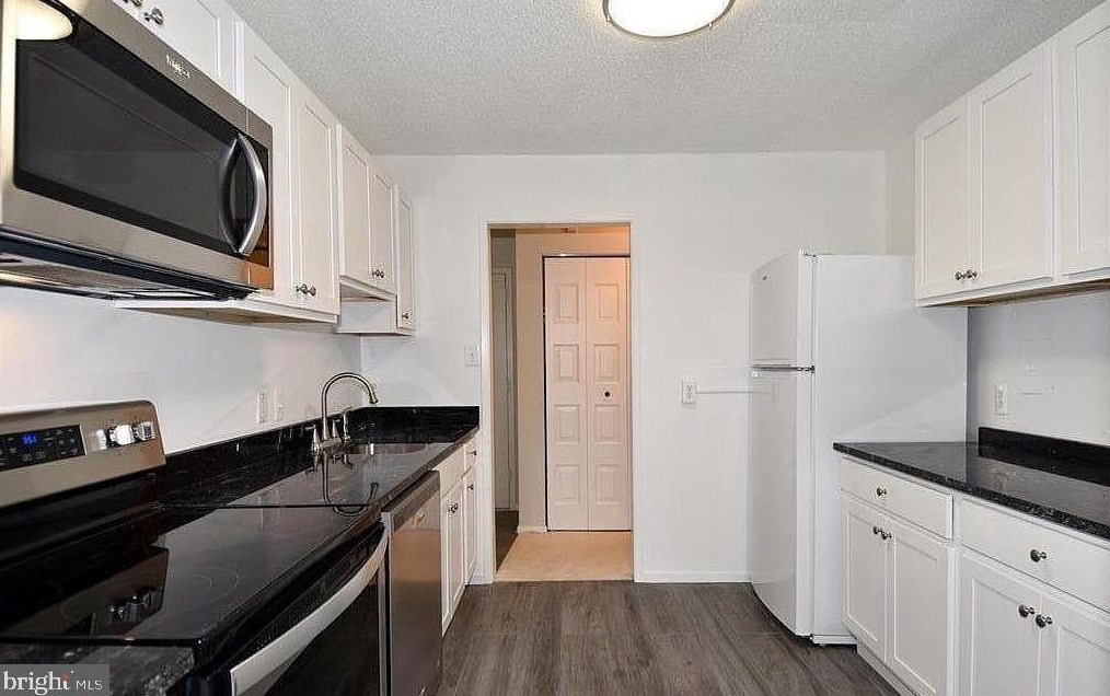 2300 Pimmit Dr Apt 403, Falls Church, VA 22043