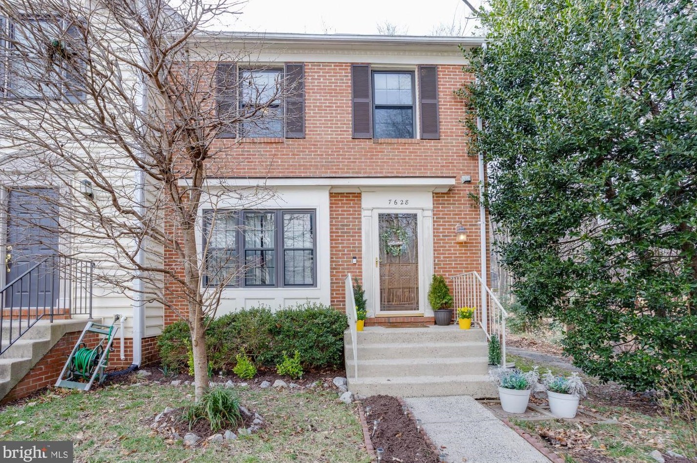 7628 Southern Oak Dr, Springfield, VA 22153-3580